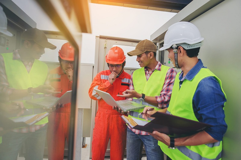 Negotiating Energy Supply Contracts for Energy-Intensive Manufacturing